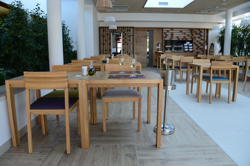 Hotel Nar Trebin Dış mekan fotoğraf
