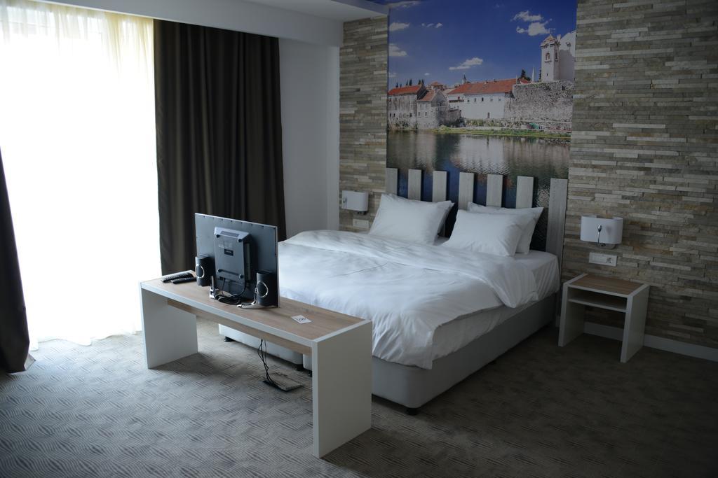 Hotel Nar Trebin Oda fotoğraf